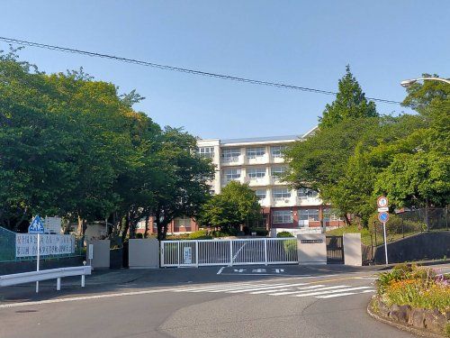富士市立吉原第三中学校の画像