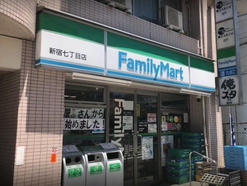 ファミリーマート 新宿七丁目店の画像