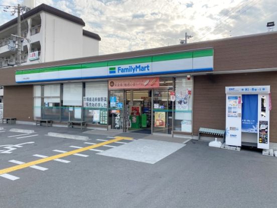 ファミリーマート 吹田山田南店の画像