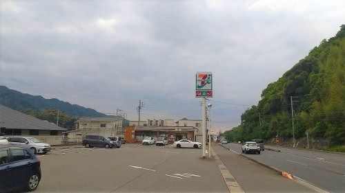 セブンイレブン 海南重根店の画像