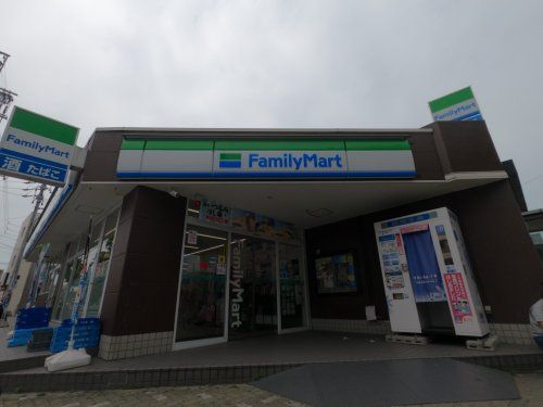 ファミリーマート 岩塚駅前店の画像