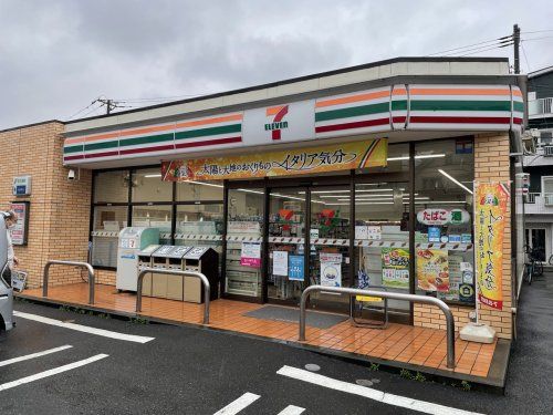 セブンイレブン 横浜日吉本町駅前店の画像