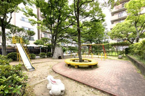 ユニ宇治川マンション3号館敷地内 児童公園の画像