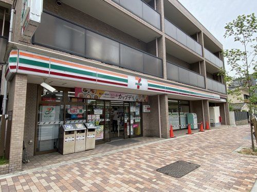 セブンイレブン 神戸六甲口店の画像