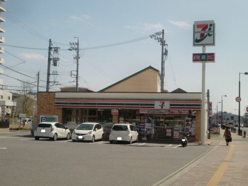 セブンイレブン 蒲郡港町店の画像