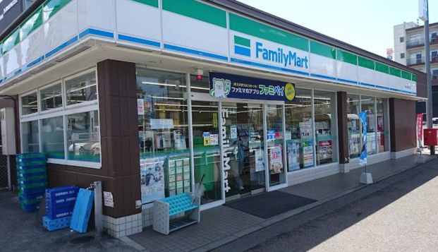 ファミリーマート 南大塚駅北口店の画像