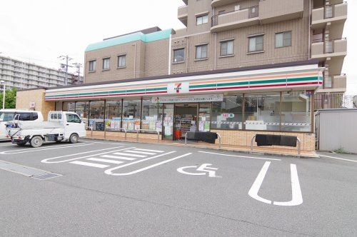 セブンイレブン 泉佐野羽倉崎駅前店の画像