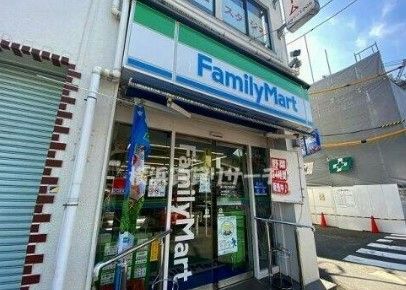 ファミリーマート 横浜子安通三丁目店の画像