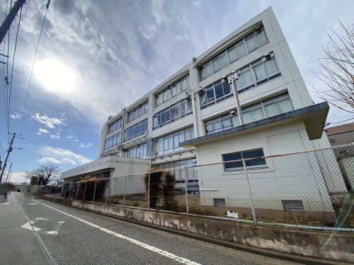 久米川東小学校の画像