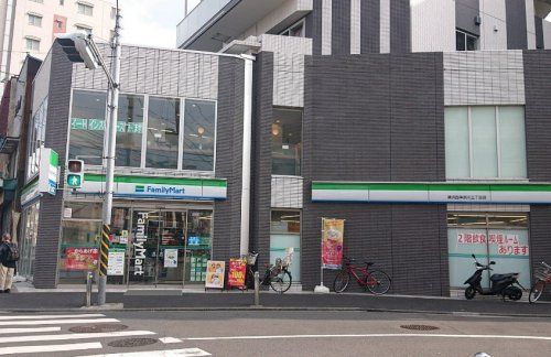 ファミリーマート 横浜西神奈川三丁目店の画像