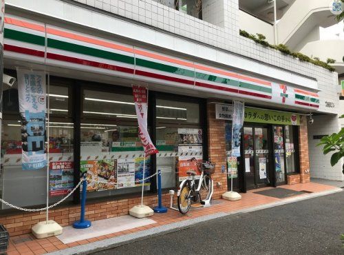 セブンイレブン 横浜南太田駅前店の画像