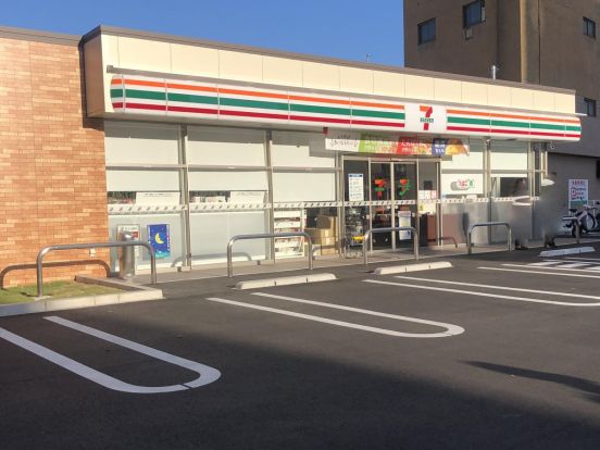 セブンイレブン 名古屋熱田駅前店の画像