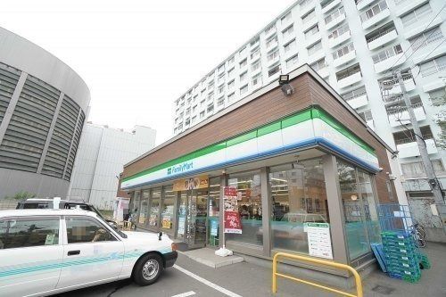 ファミリーマート 札幌南6条西9丁目店の画像