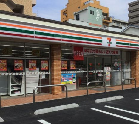 セブンイレブン 横浜吉野町駅前店の画像