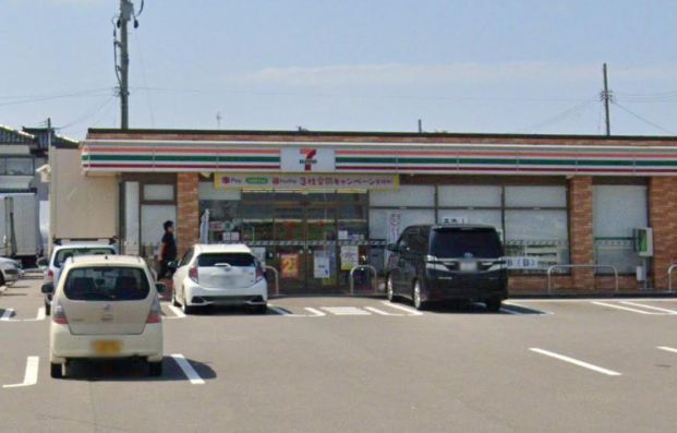 セブンイレブン 下越吉田下粟生津店の画像