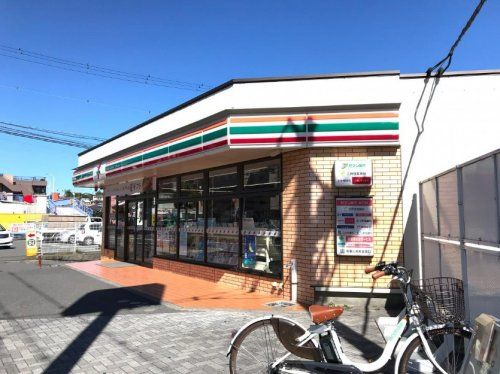 セブンイレブン 横浜六ツ川店の画像