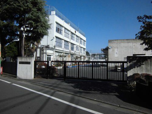 練馬区立向山小学校の画像