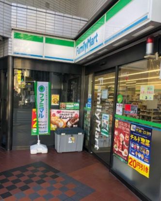 ファミリーマート 中野本町六丁目店の画像