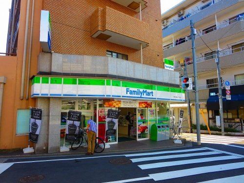 ファミリーマート 三軒茶屋一丁目店の画像