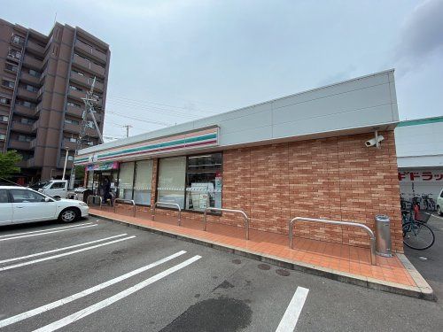 セブン-イレブン 大阪鶴見緑地店の画像