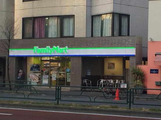 ファミリーマート 南麻布四丁目店の画像