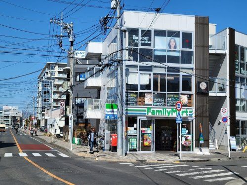 ファミリーマート 辻堂駅西口店の画像