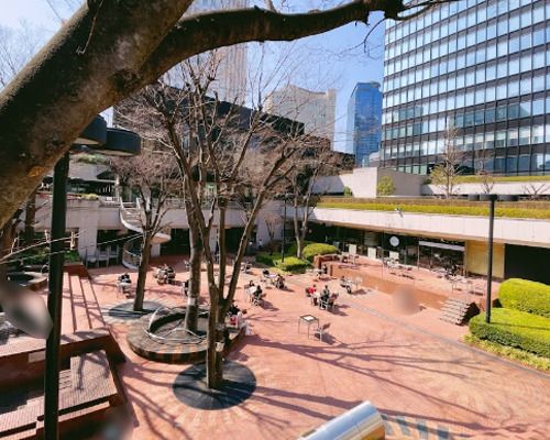 新宿三井ビル南側公開空地 55広場の画像