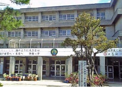 浦添市立 仲西小学校の画像