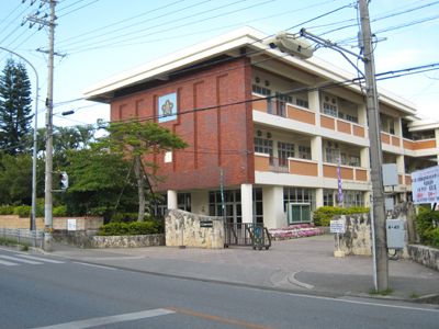 西原町立　西原中学校の画像