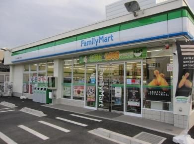 ファミリーマート西堀六丁目店の画像