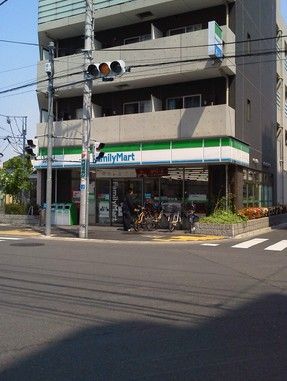  ファミリーマート・赤羽平和通り店の画像