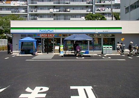  ファミリーマート 環八北赤羽店の画像