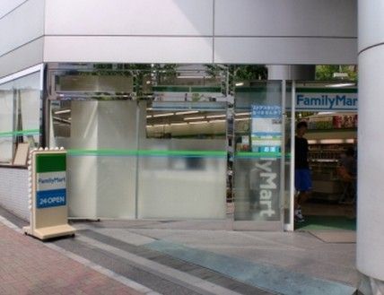 ファミリーマート 護国寺駅前店の画像