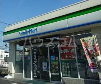 ファミリーマート 六木四丁目店の画像