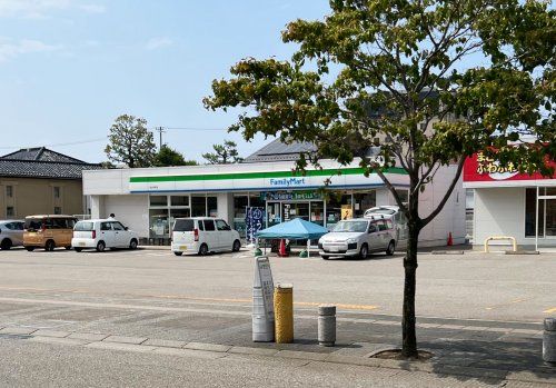 ファミリーマート 白山中町店の画像