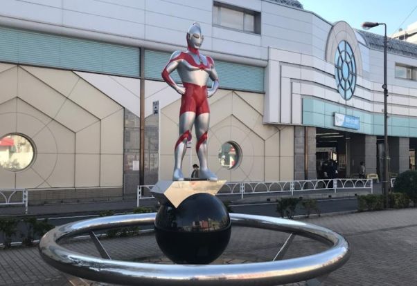 ウルトラマン シンボル像の画像