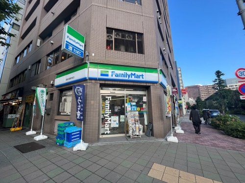 ファミリーマート 築地本願寺前店の画像