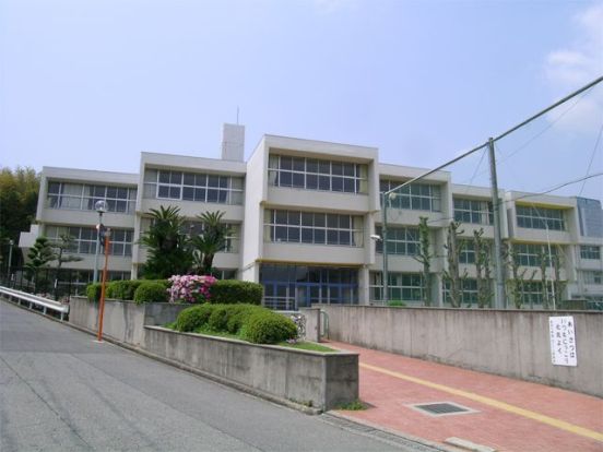 豊中市立新田小学校の画像