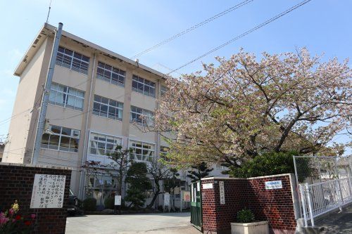 福岡市立長丘小学校の画像