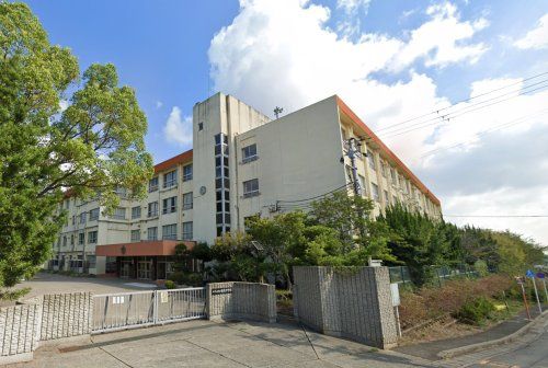 和歌山市立楠見中学校の画像