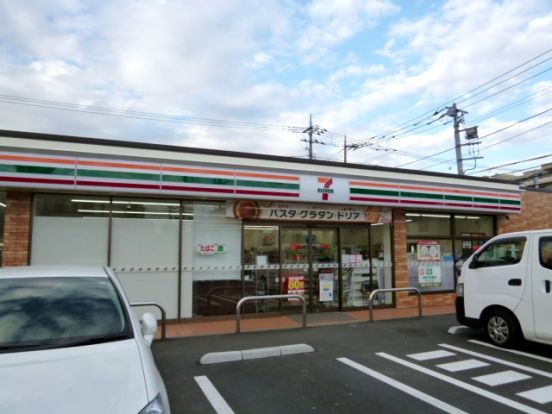 セブンイレブン 川崎下小田中店の画像