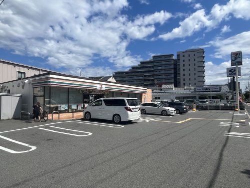 セブンイレブン 大阪北島2丁目店の画像