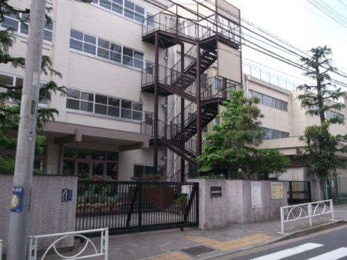 目黒区立中根小学校の画像