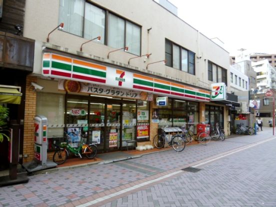 セブンイレブン 川崎小杉法政通り店の画像