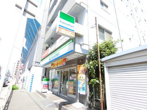 ファミリーマート 鶴屋町店の画像