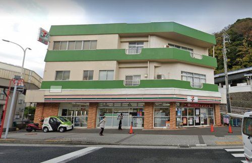 セブンイレブン 横須賀浦賀駅前店の画像