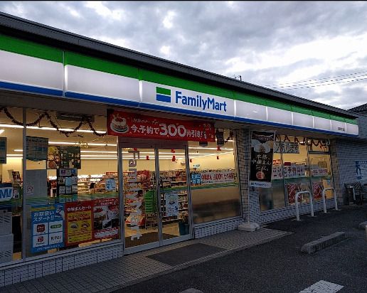 ファミリーマート 横須賀金谷店の画像