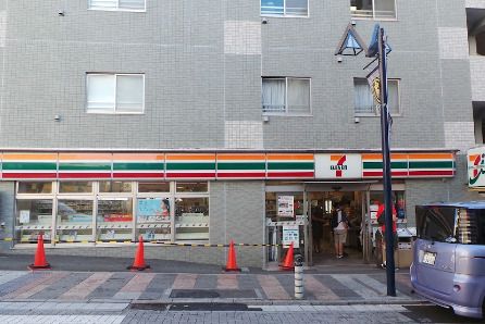 セブンイレブン 横須賀本町2丁目店の画像