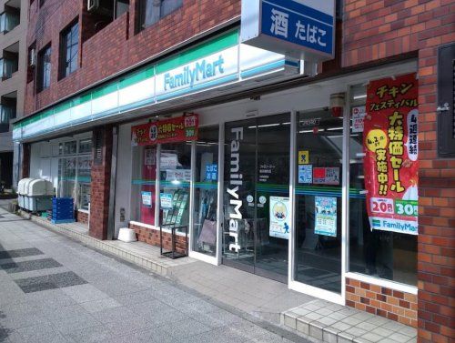 ファミリーマート 横浜楠町店の画像