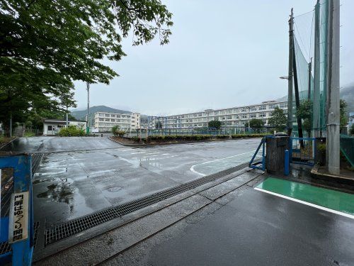 静岡市立服織小学校の画像